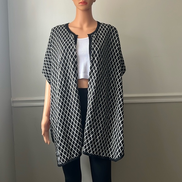 Chicos Black White Patterned Poncho Cardigan - Picture 2 of 15